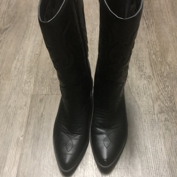 Soda Chic Black Heeled Boots - Picture 11 of 12